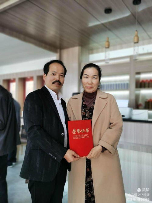 华春莹与丁真同框，文化交流的美丽瞬间