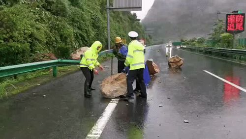 湖北咸丰特大暴雨，消防紧急救援行动纪实